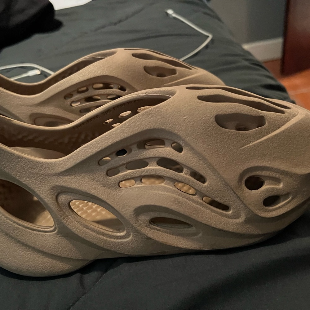 Yeezy foam runners color ochre box including